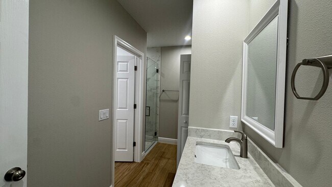 Building Photo - 2232 Fernwood St