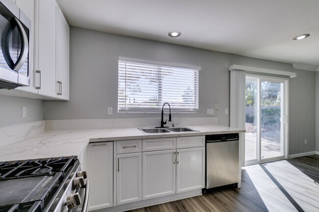 Building Photo - 8392 Gresham Dr