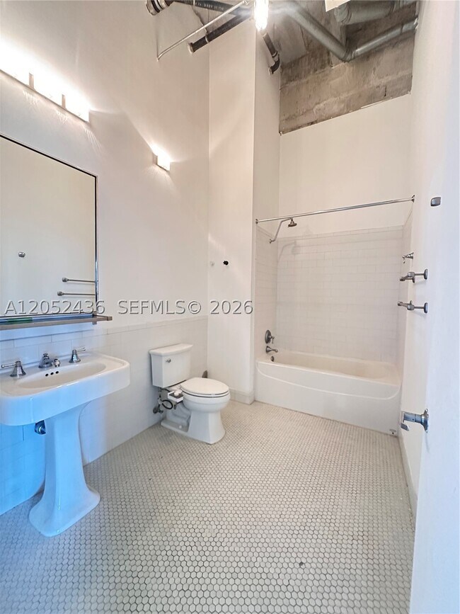 Building Photo - 1749 NE Miami Ct