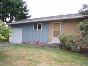 Building Photo - Cute 2 Bed 1 Bath Duplex in Tacoma