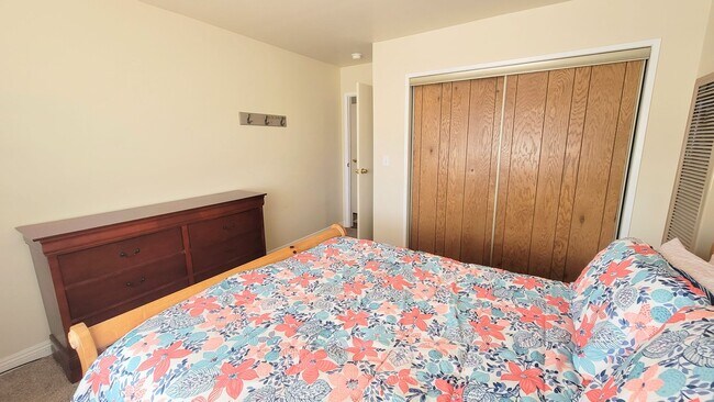 Building Photo - 3 Bedroom Home with Mountain Views Bordering National Forest