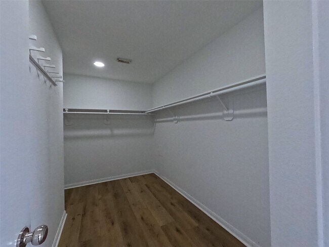 Building Photo - 17107 Westminster Village Ct