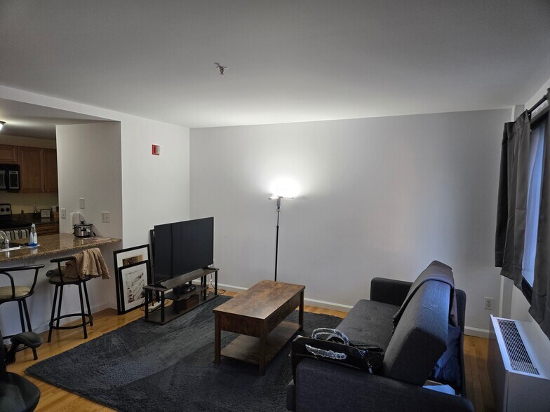 Building Photo - 300 Broad St