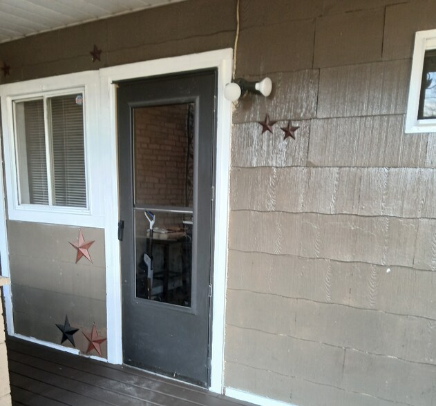 Building Photo - 105 19th St