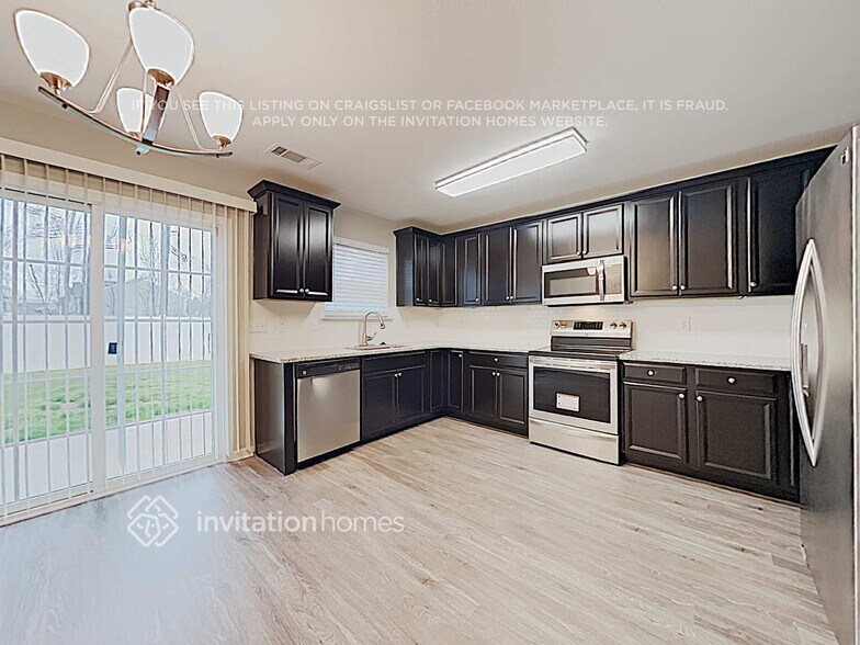 Building Photo - 615 Waterlemon Way