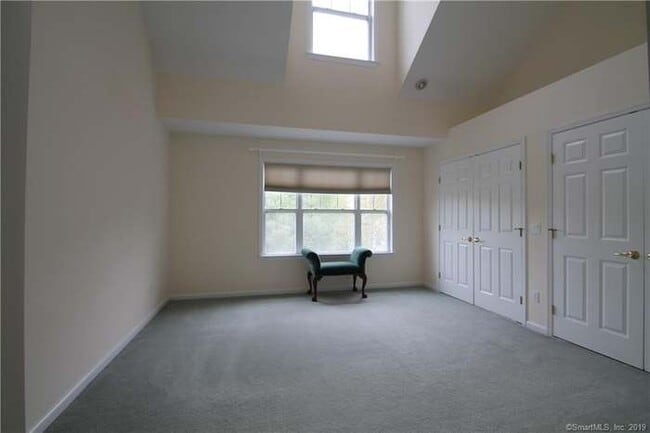 Building Photo - 49 Woodcrest Ln