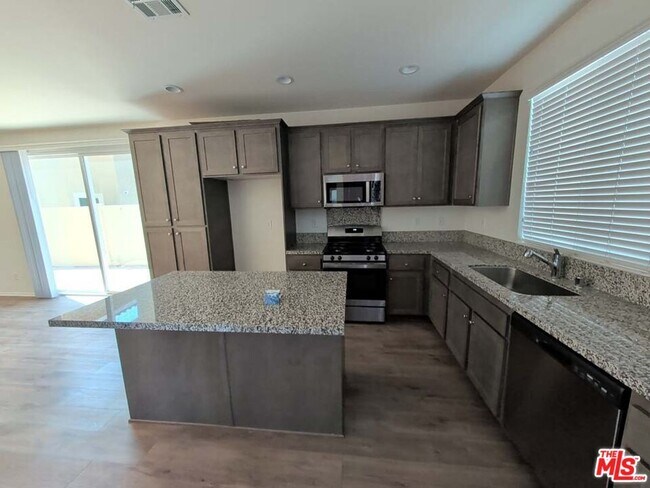 Building Photo - 295 Fuerte Dr