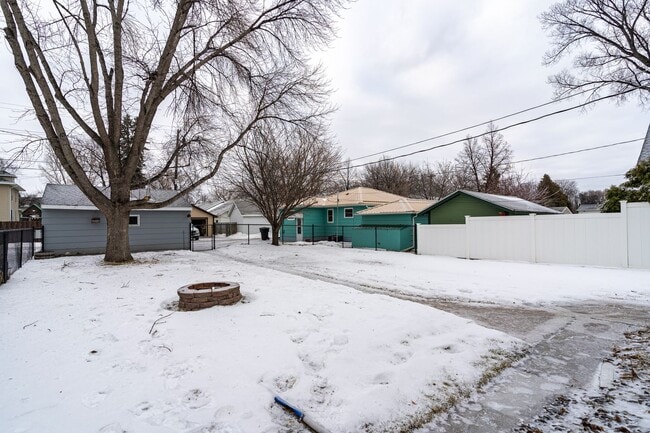 Building Photo - 1708 2nd Ave N