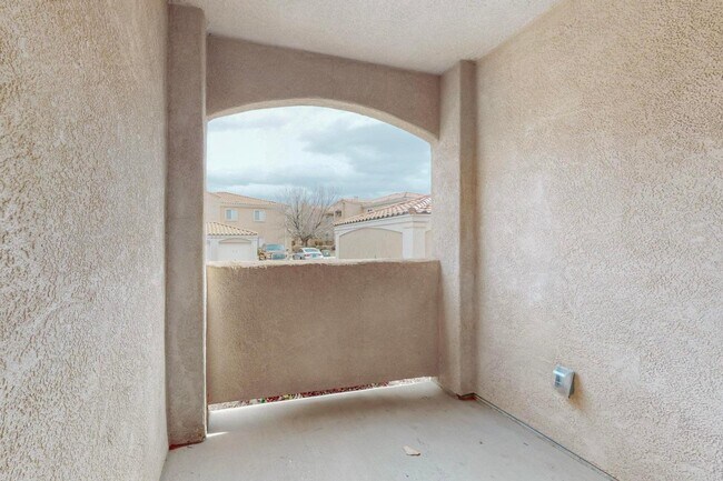 Building Photo - 6800 Vista Del Norte Dr NE