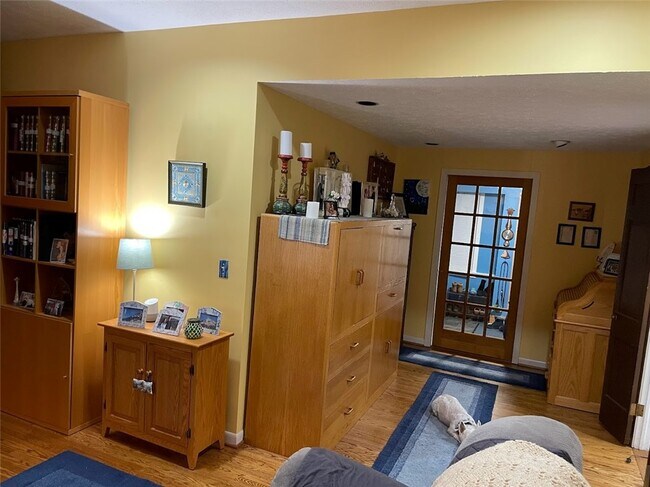 Building Photo - 50 Greenview Dr