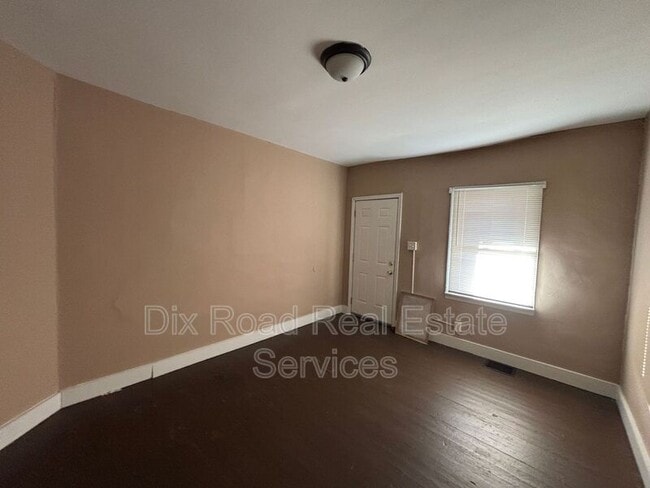 Building Photo - 722 East Ave