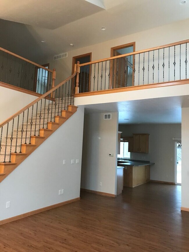 Building Photo - 2100 River Point Ct