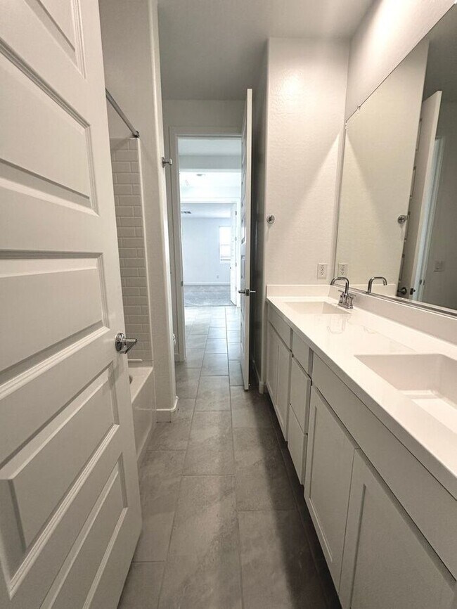 Building Photo - Be the $500 Off Move-In Special! First to Live Here! 5BR/3Bath Rental in Asante at Artisan!