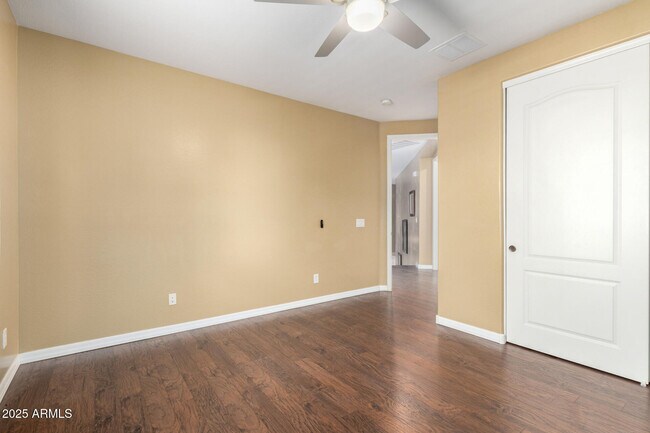 Building Photo - 6820 S 42nd Ln