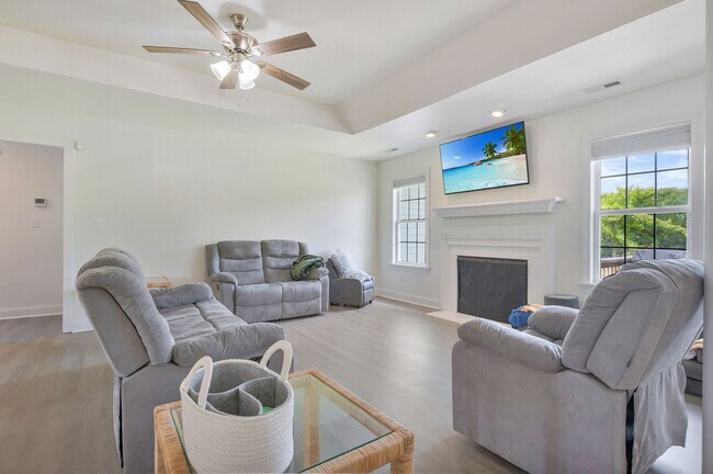 Building Photo - 202 Weeping Hollow Ct
