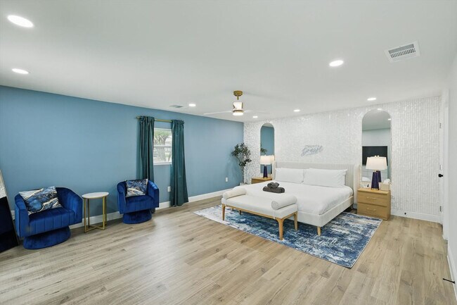 Building Photo - 3321 Ridgehaven St