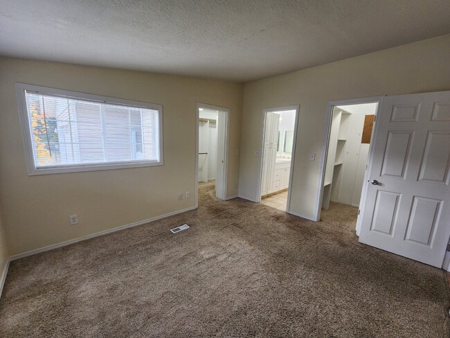 Building Photo - 3BR, 2BTH in Hayden