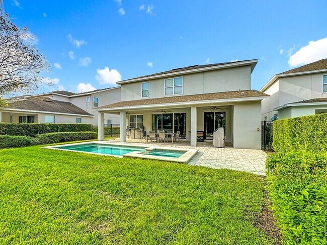 Building Photo - 8 Bedrooms 7 baths on a resort community