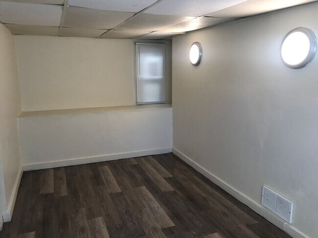 Building Photo - 4 Bedroom Single Family Home in Fairhaven