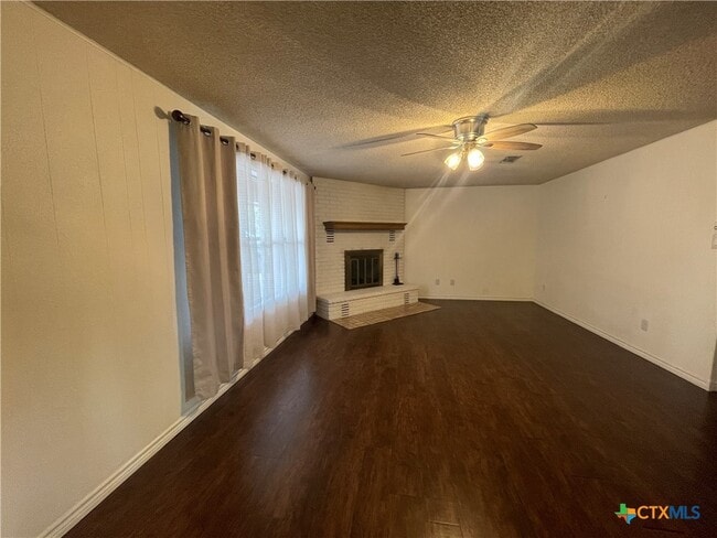 Building Photo - 1346 Carnation Ln