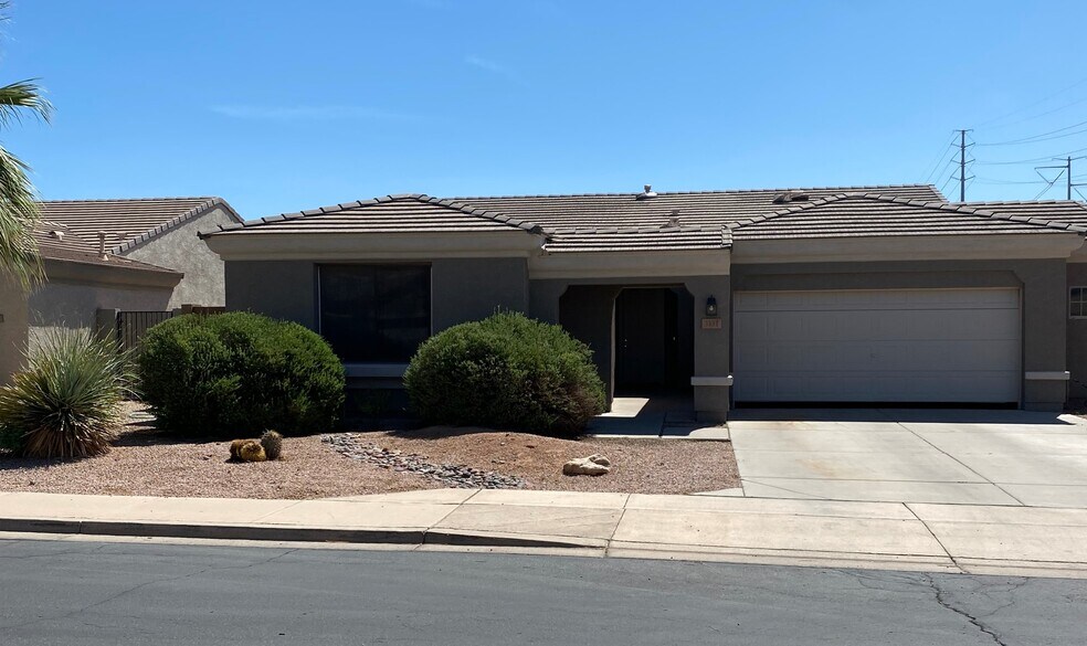 Primary Photo - 3131 S Chatsworth Cir