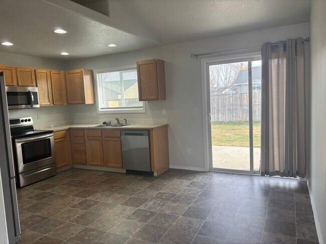 Building Photo - 339 E Bay Owl Dr