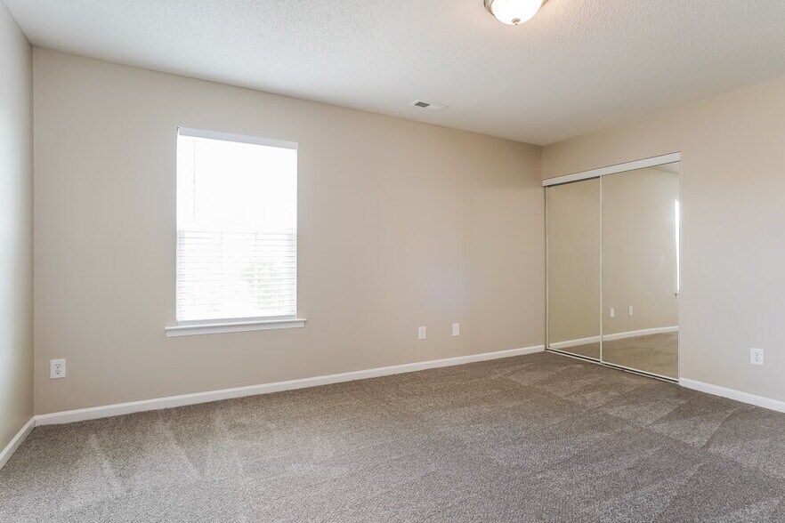 Building Photo - 4920 Alenja Ln