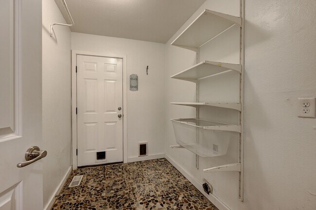 Building Photo - 3619 Chatham Ct