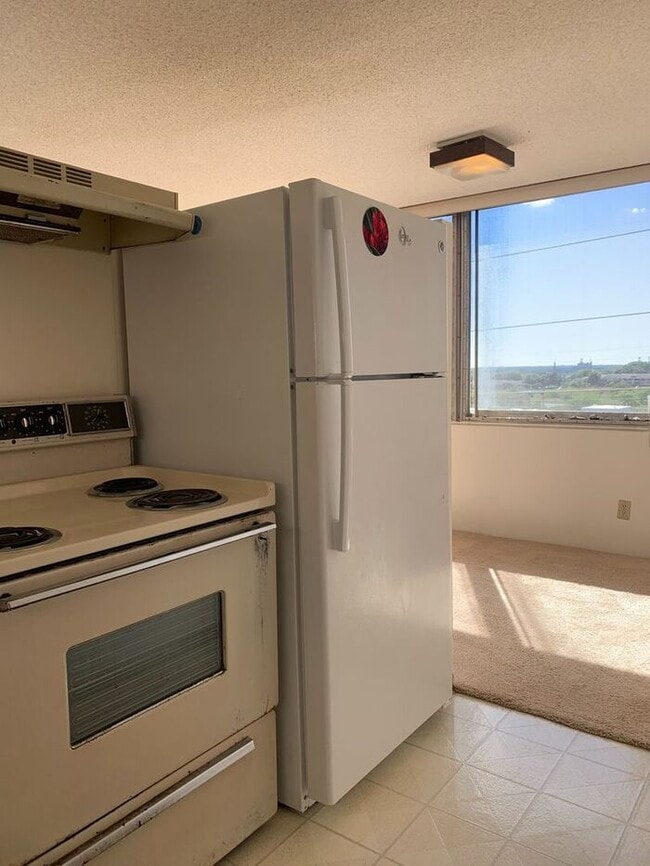 Building Photo - Pearl City - Century Park Plaza: 1 bedroom...