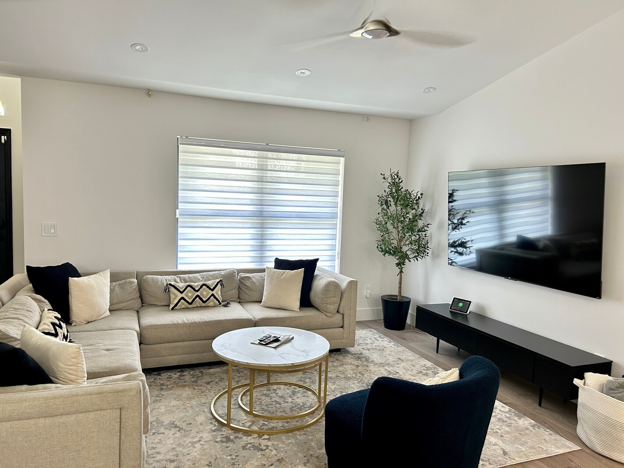 Building Photo - 6205 SE Circle St