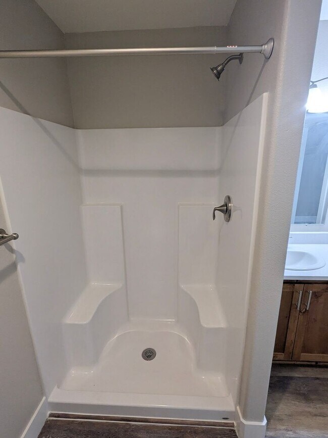 Building Photo - BIGFIR1069-1071