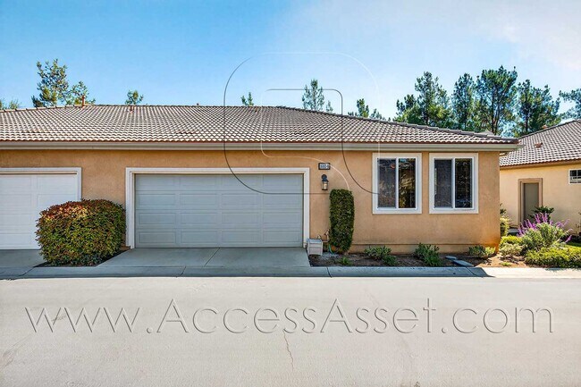 Building Photo - 55+ Age Community – Charming 2 Bed / 2 Bat...