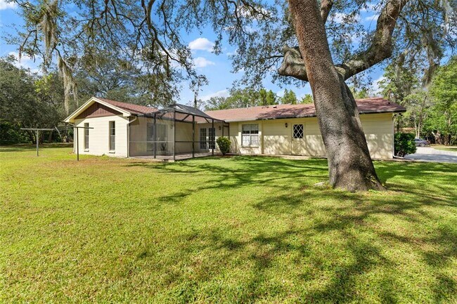 Building Photo - 1908 N Village Ave