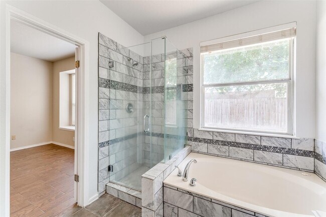 Building Photo - 2204 Speidel Dr