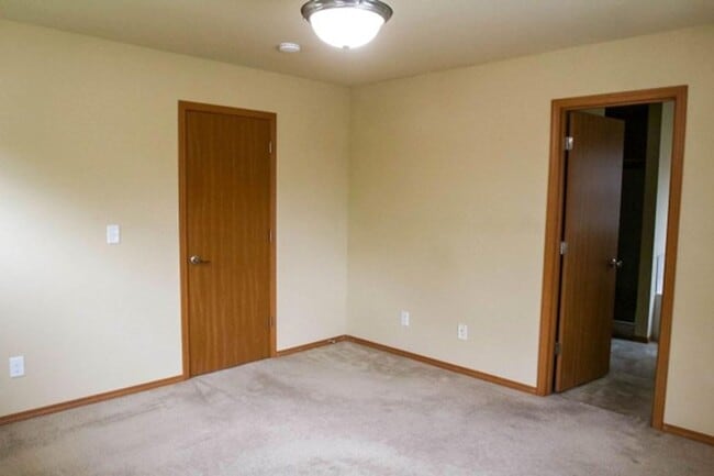 Building Photo - Spacious and Modern 4-Bedroom Home in Everett