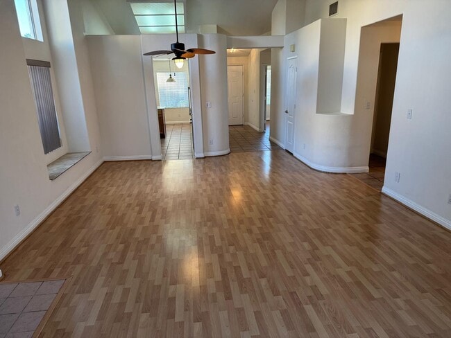 Building Photo - 8800 Crescent Ridge Ln