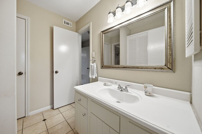 Building Photo - 15575 Marina Dr
