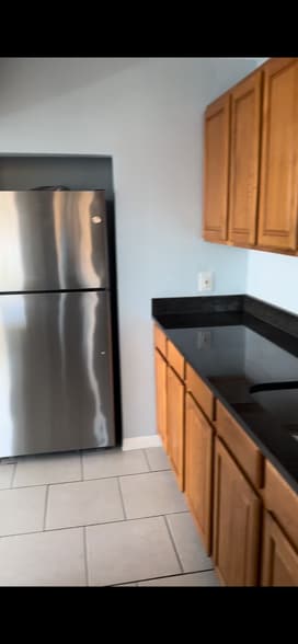 Building Photo - 302 Lincoln Ave