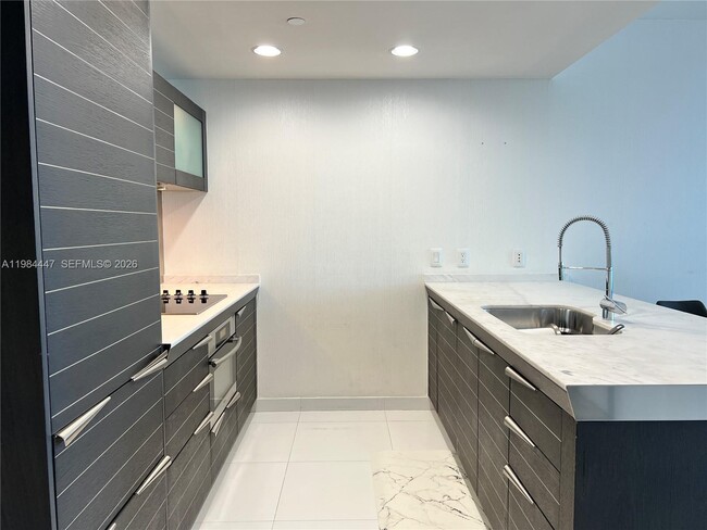 Building Photo - 200 Biscayne Blvd Way