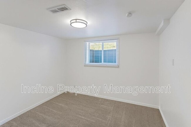 Building Photo - 10551 Violet Dr