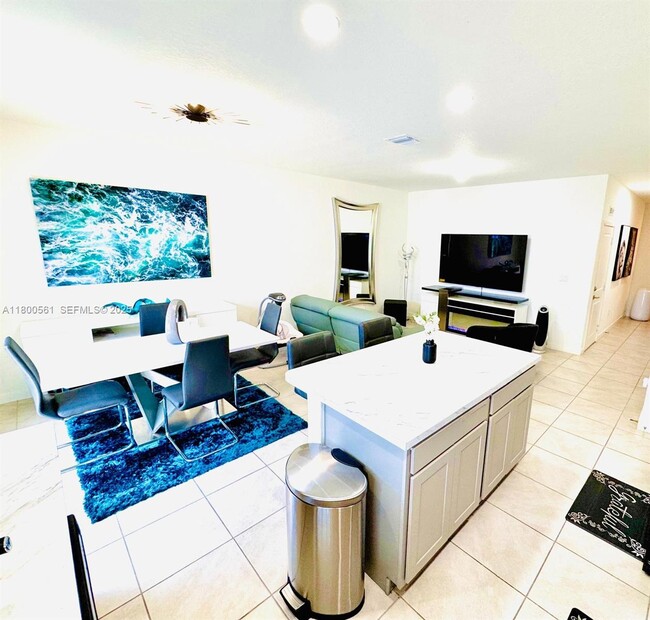 Building Photo - 761 SW 11th St