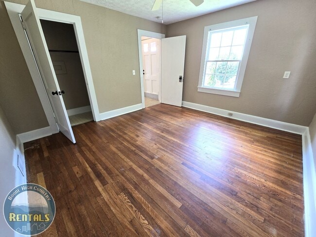 Building Photo - 310 Ridge St NW