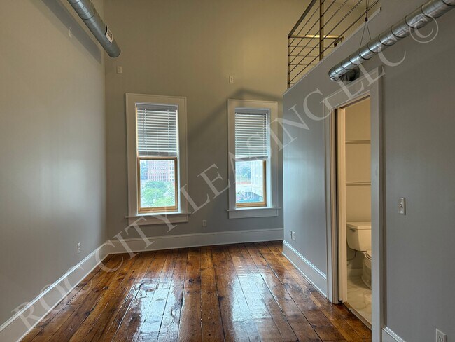 Building Photo - 131-163-163 State St