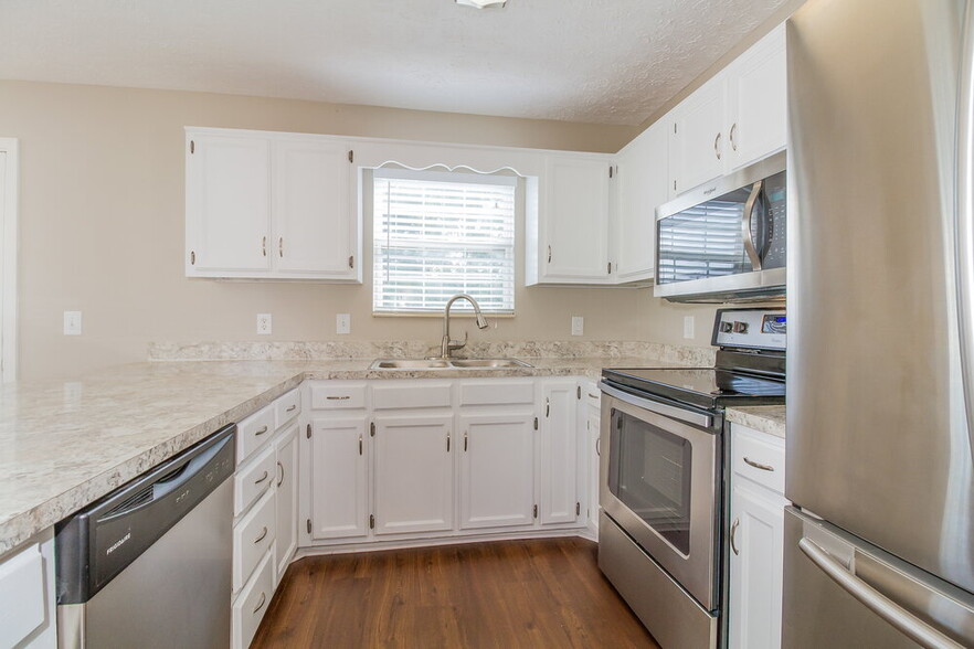 Building Photo - 207 Fairfield Dr