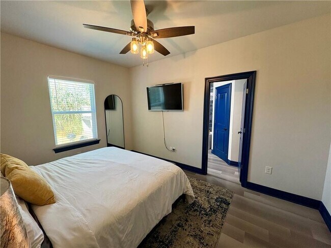 Building Photo - 431 Leboeuf St