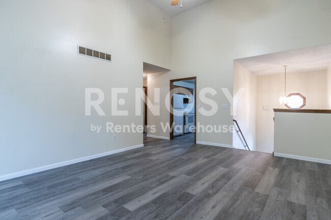 Building Photo - Cute 3 Bed, 2 full bath Townhome in Liberty