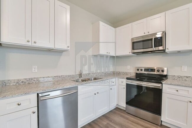 Building Photo - $1395! PRICE ENHANCEMENT Stunning Fort Worth Duplex Available for Rent! Apply by 1/14 and have a ...