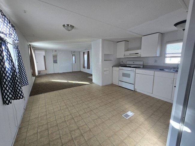 Building Photo - 2 Bed, 2 Bath 1 Office Space Trailer House