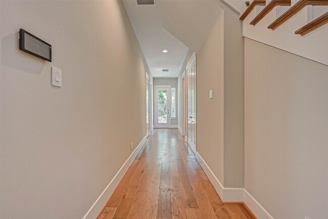 Building Photo - 67 Thorpe Ln