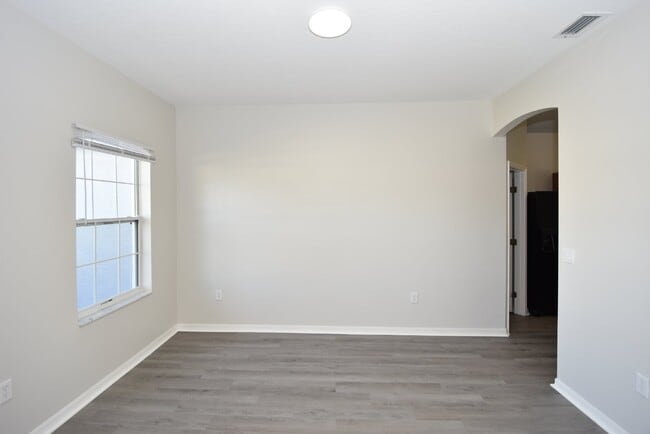 Building Photo - 4 bed, 2 bath located in Matanzas Woods su...